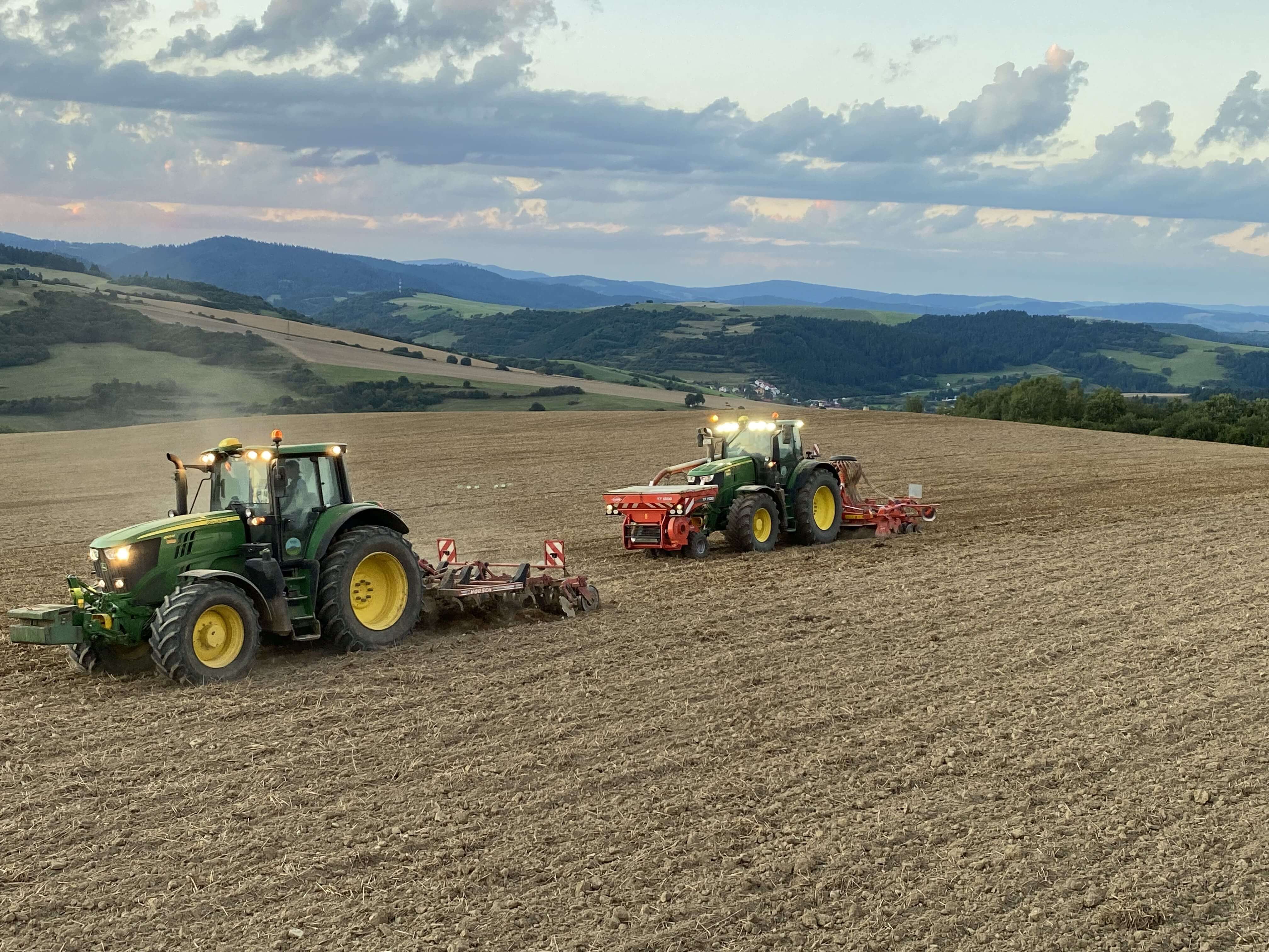 Traktory John Deere